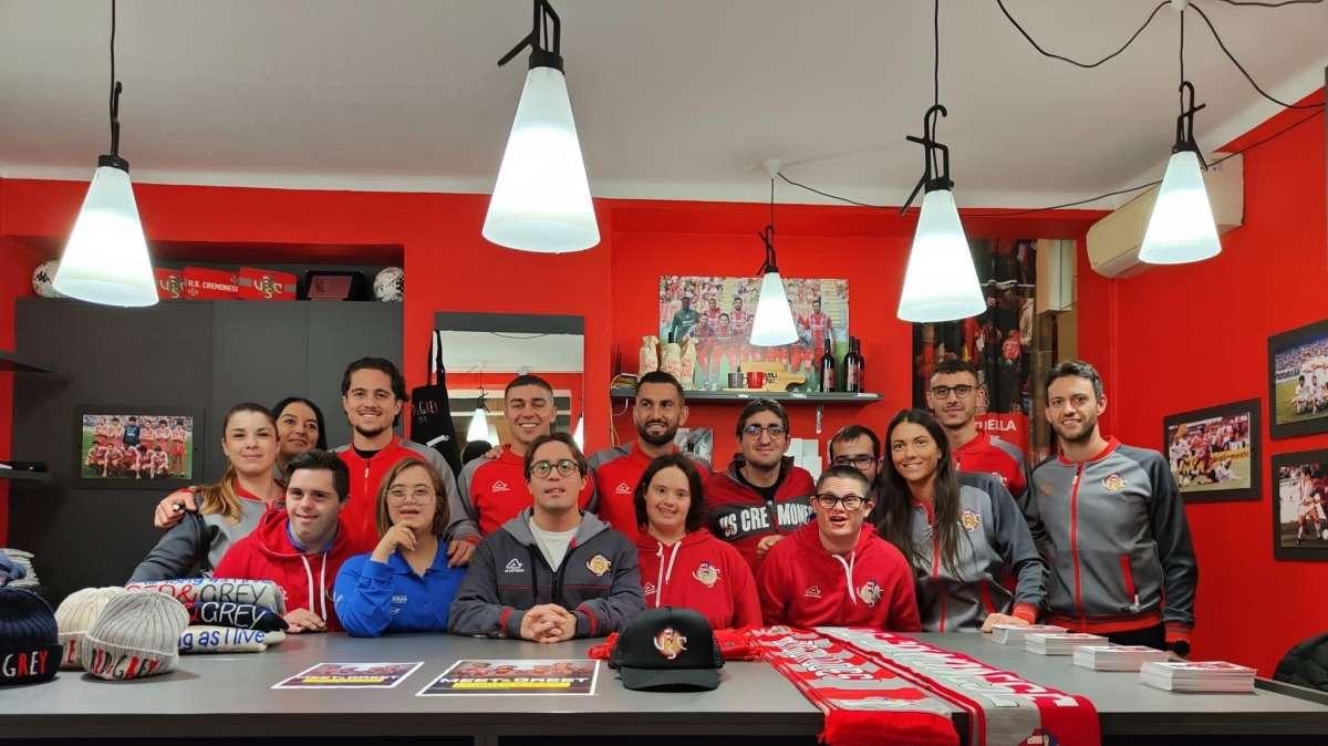 Tantissimi tifosi grigiorossi al USC Thisability Store per incontrare i loro beniamini