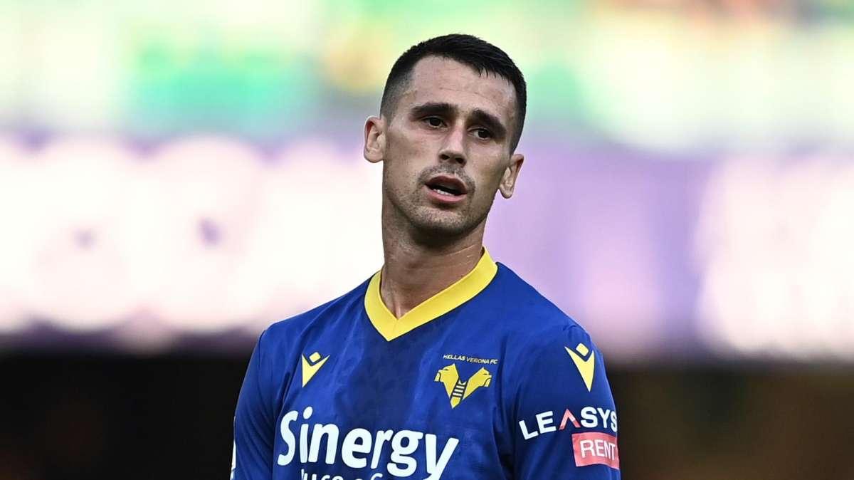 Cremonese su Lasagna ma il Verona blinda il suo attaccante