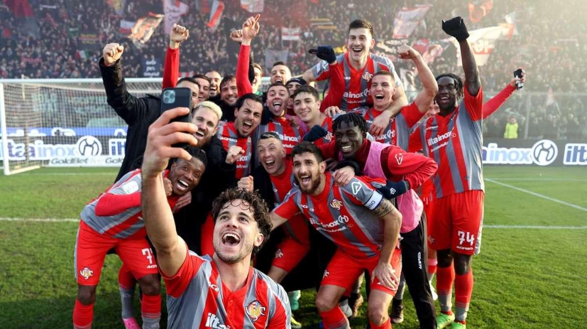 Abrego...suona il...Violino...il Derby è grigiorosso...