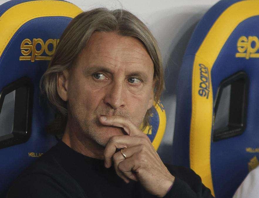 Quanti nomi buttati a caso mentre intorno regna il silenzio.  