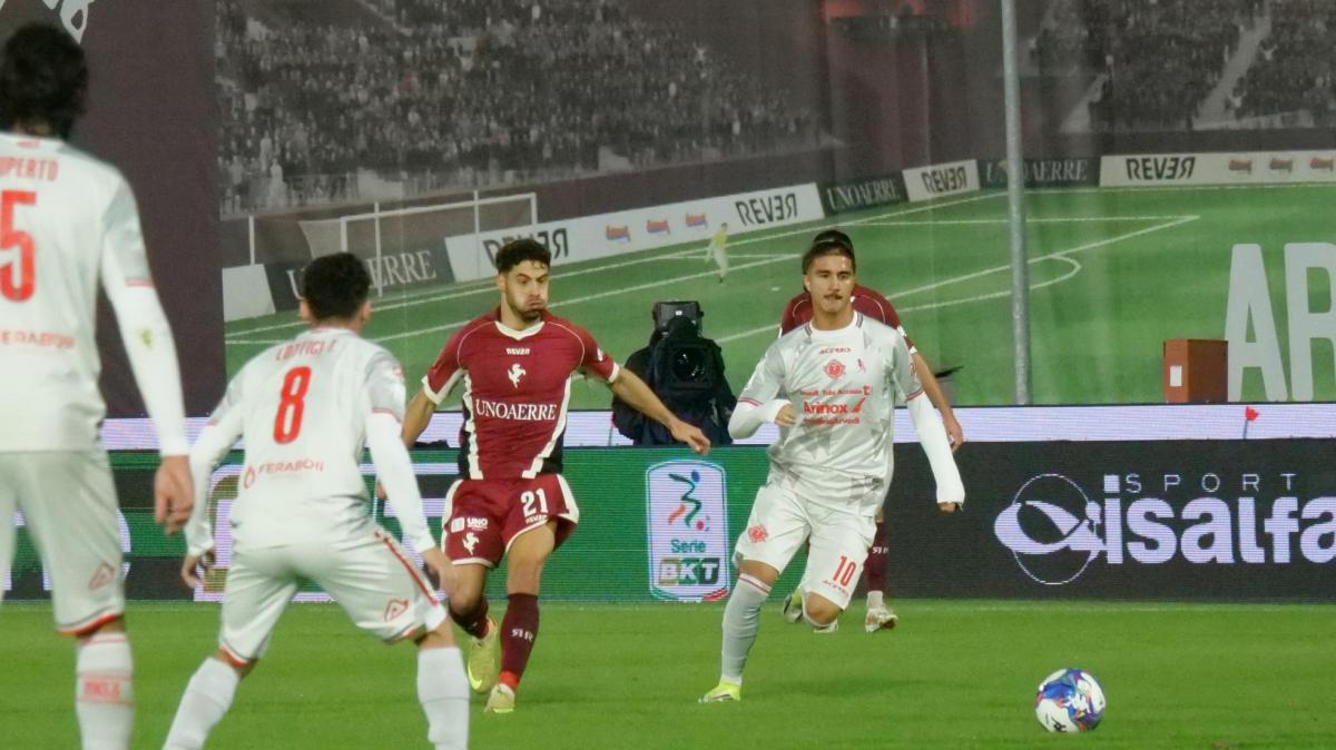 Cremonese, in dieci non crolla: il segnale nascosto nello 0-0 di Arezzo