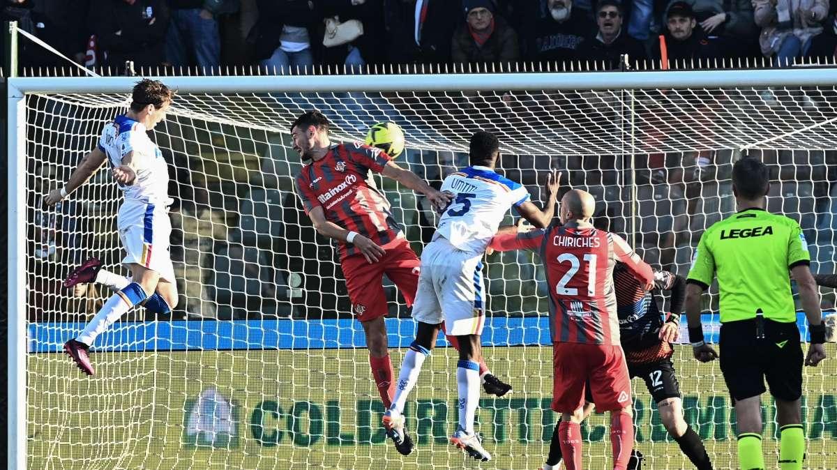TuttoSport - Baschirotto risolleva il Lecce La Cremonese si è già spenta
