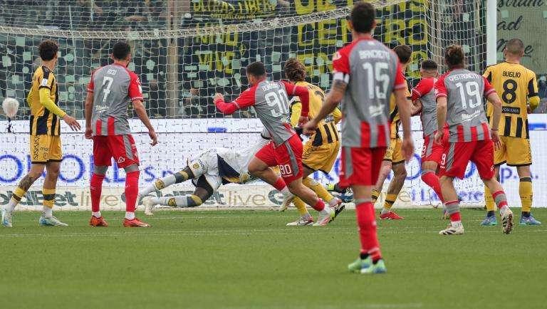 Le pagelle di Cremonese-Juve Stabia: Cremonese ‘sprecona’ Bonazzoli salva il 4 posto. 