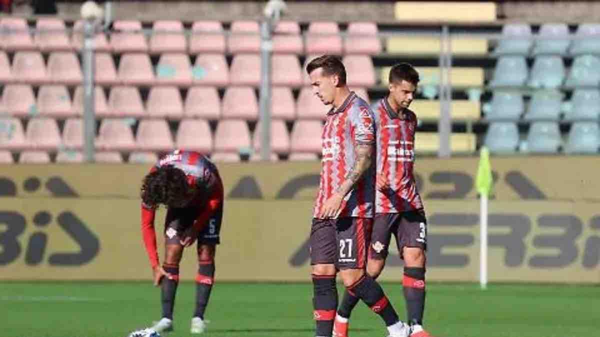 Cremonese, crisi senza fine: squadra in zona retrocessione e società sotto accusa. Chi si assume le responsabilità?