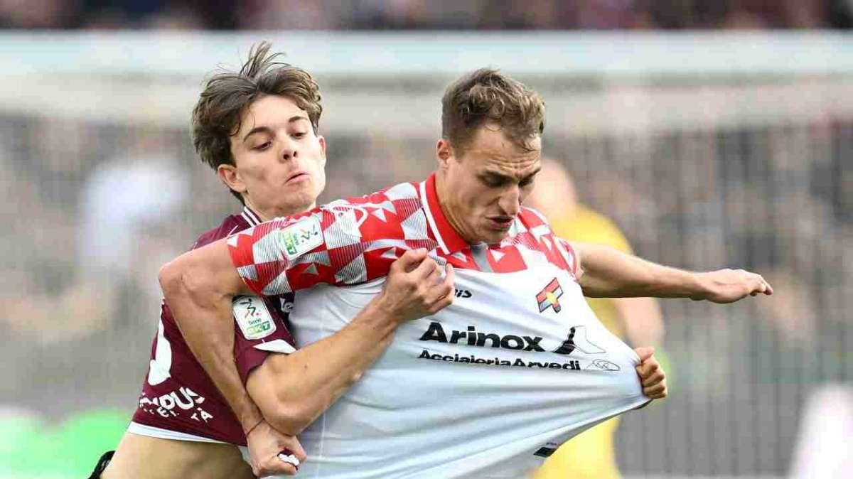 De Luca, dal buio alla gloria: doppietta da eroe nel derby della riscossa