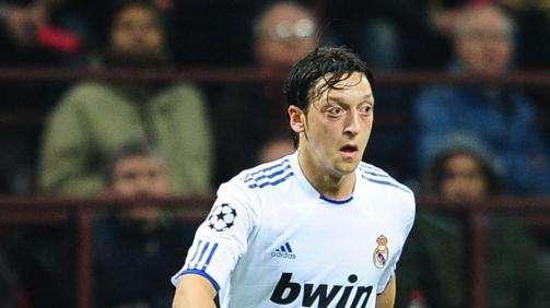 Il padre di Ozil non ci sta: "Basta razzismo verso mio figlio"