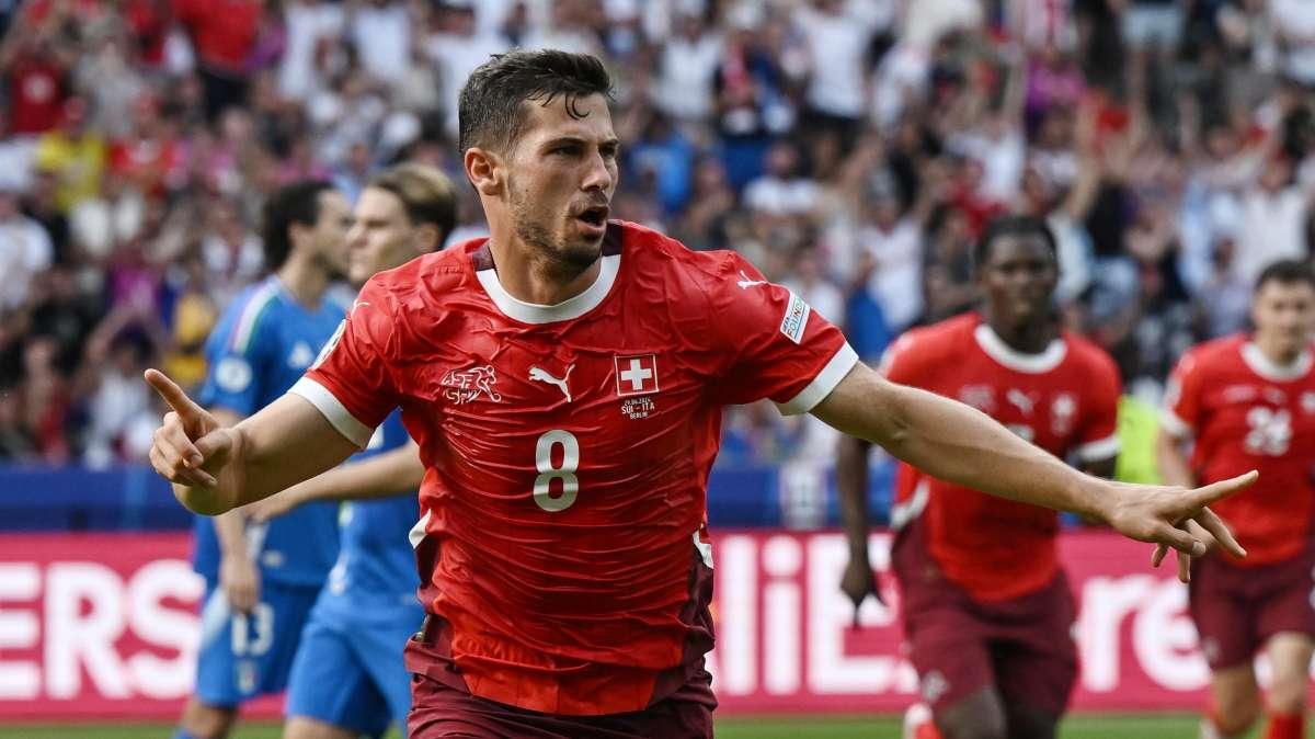 Freuler e Xhaka sovrastano la mediana degli azzurri. E ora…