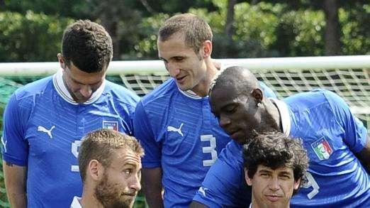Albertini sulle polemiche che disturbano la Nazionale: "Siamo stufi!"