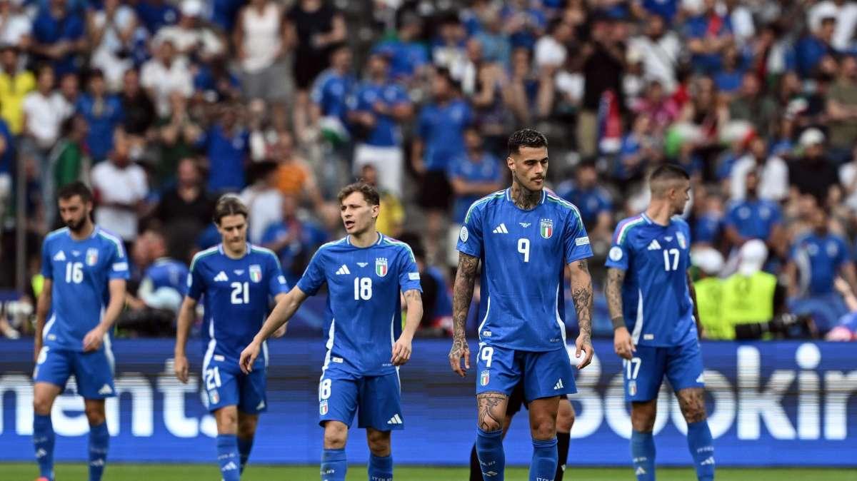 Gazzetta - Le pagelle azzurre: Di Lorenzo crolla, Darmian è irriconoscibile. Il peggiore è Mancini. Si salva solo Donnarumma