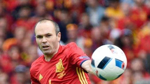 Gruppo D, Don Andres ispira Piqué: Repubblica Ceca ko, ma solo all'87'