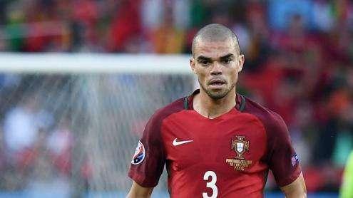 Portogallo, Pepe non si è allenato stamattina: Fernando Santos farà di tutto per recuperarlo 