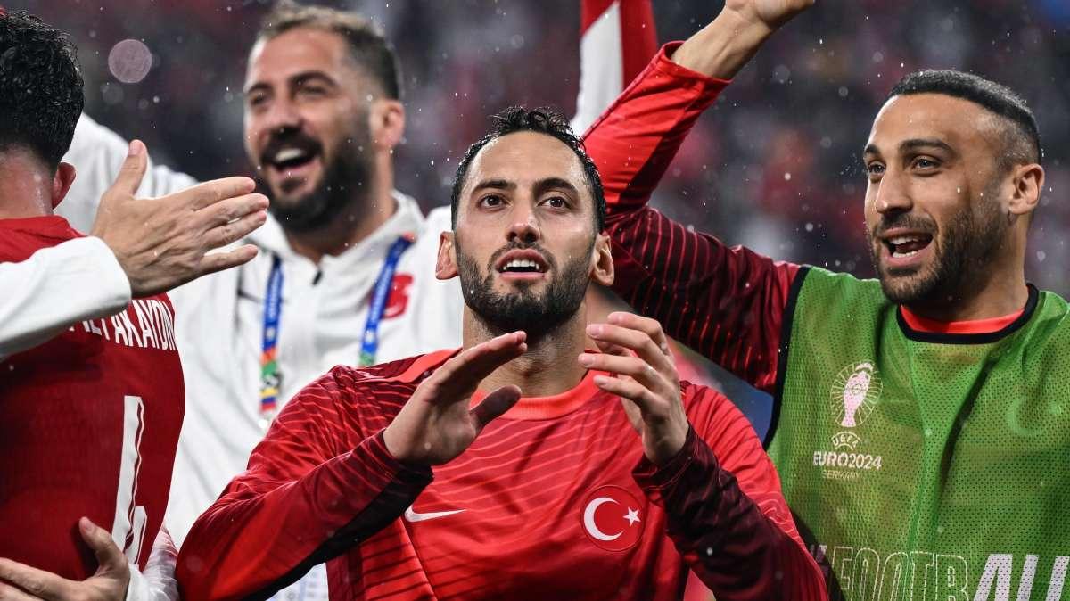 Turchia, Calhanoglu: "Mi dispiace tanto per Demiral, stasera giocheremo anche per lui"