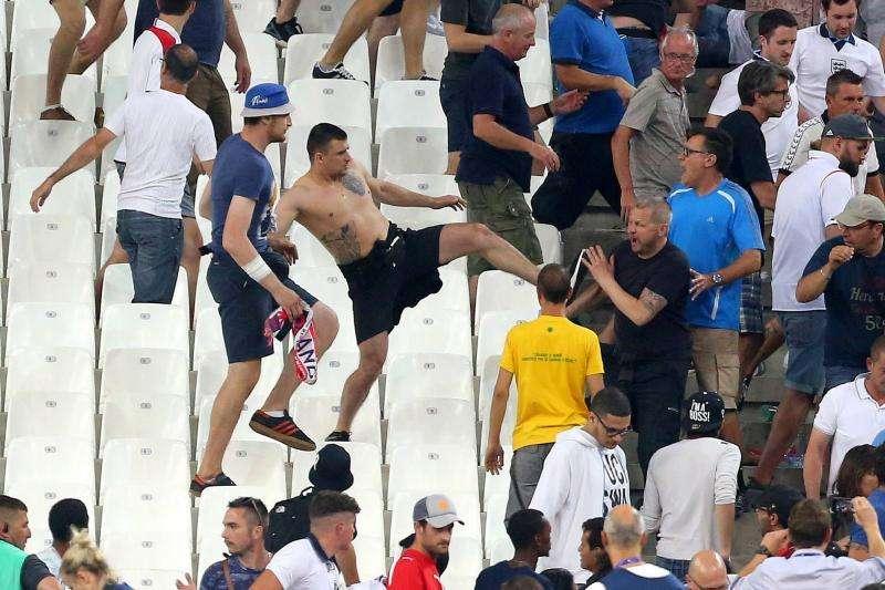 Euro 2016, la UEFA stanga la Federazione russa: 150mila euro di multa e minaccia esclusione dal torneo