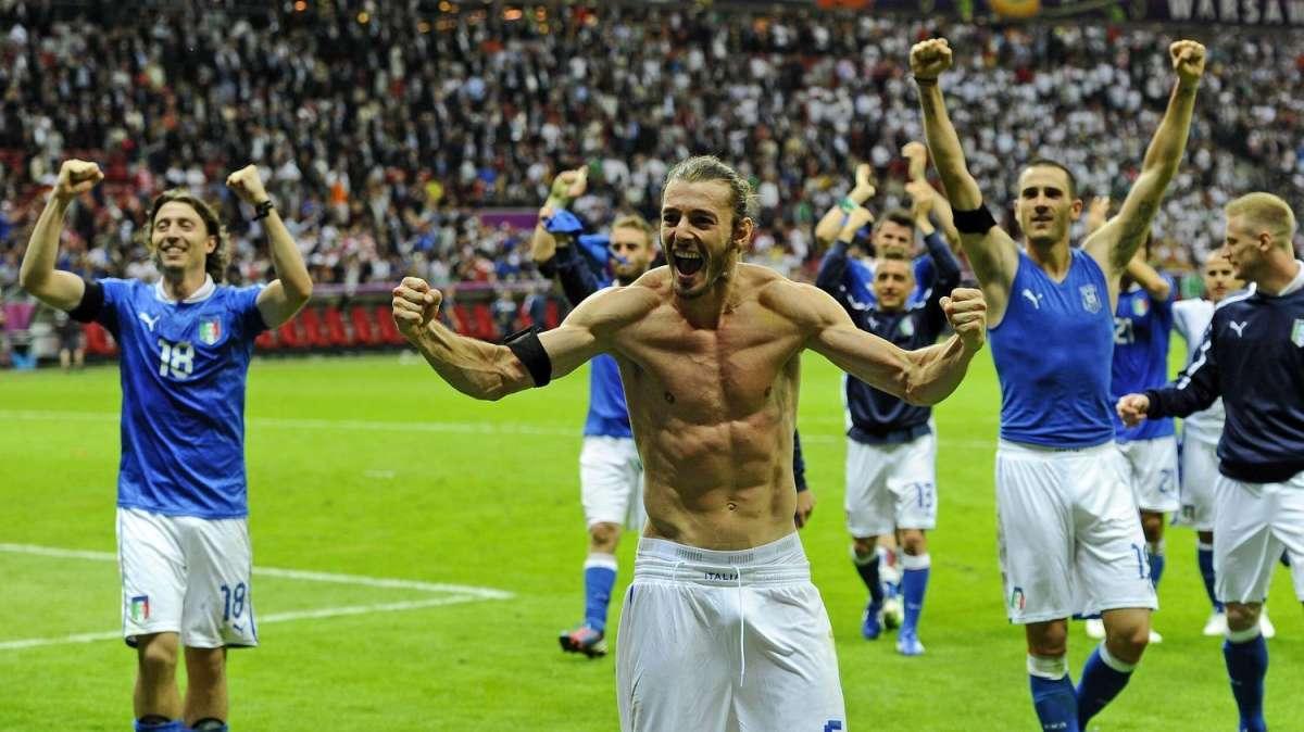 L'Italia con gli occhi della tigre: colazione, musica... e scaramanzie. Per una notte da colorare d'azzurro