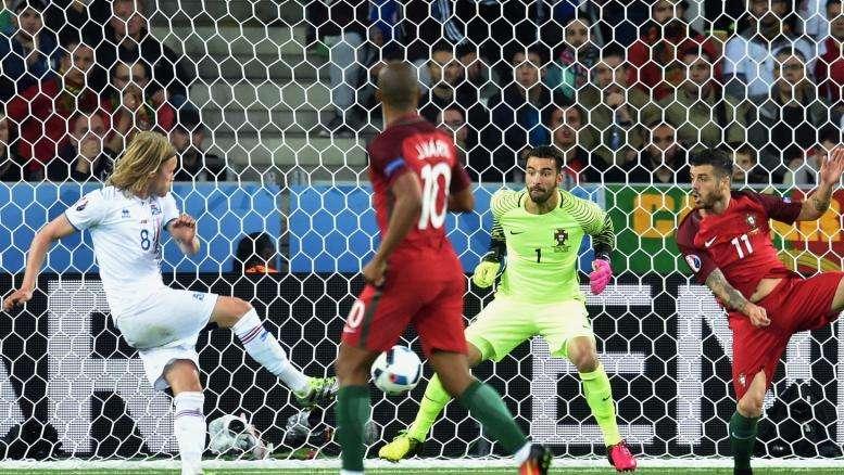 Gruppo F, Birkir Bjarnason ferma Ronaldo: Portogallo-Islanda 1-1