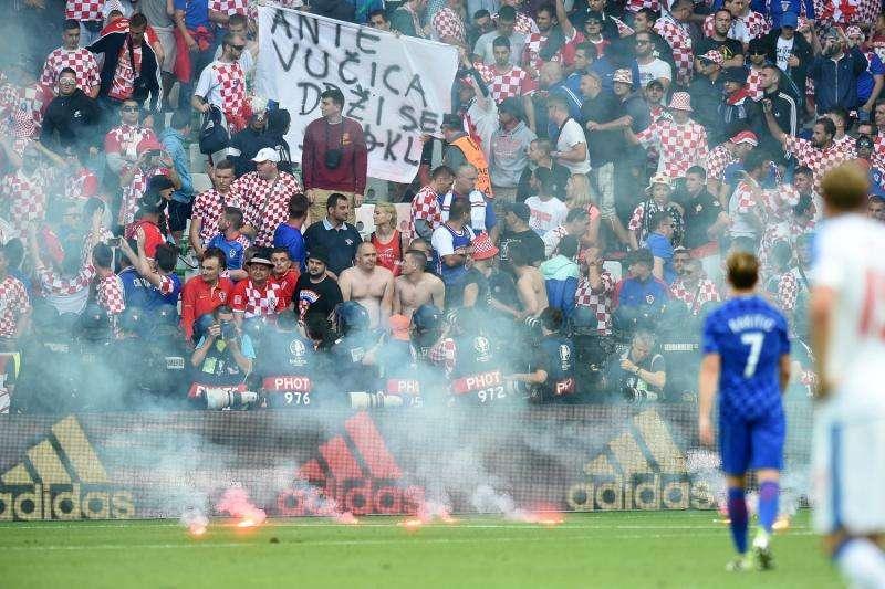 Croazia, rischio stangata: ecco le possibili sanzioni dopo la follia dei tifosi
