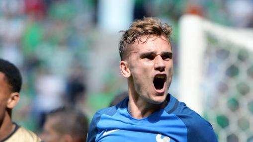 Francia, Griezmann fa il pompiere: "Ora dobbiamo tenere i piedi per terra, iniziamo a sognare il 10 luglio" 