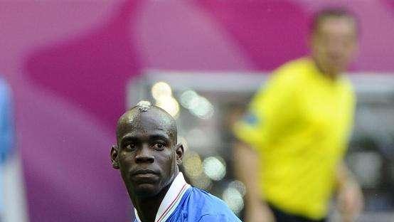 Cori razzisti a Balotelli: aperta l'indagine