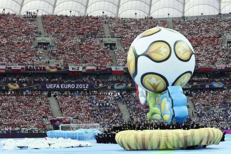 Euro 2016, il Governo di Parigi lancia l'app per l'allerta-attentati