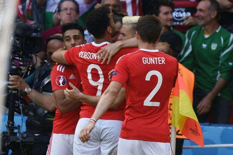 Al Galles basta un autogol: McAuley condanna la sua Irlanda del Nord, Bale e compagni ai quarti