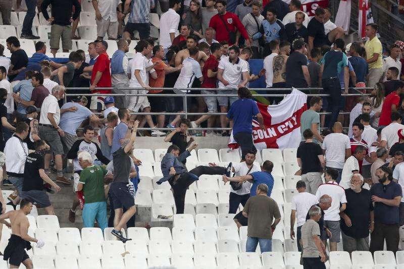 Tifosi: la tensione viaggia sul binario Inghilterra-Galles-Russia