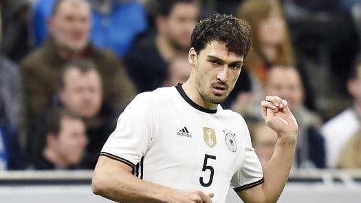 Germania, Schneider (vice di Löw): "Hummels ora lavorerà col gruppo, poi vedremo se sarà titolare con l'Ucraina" 