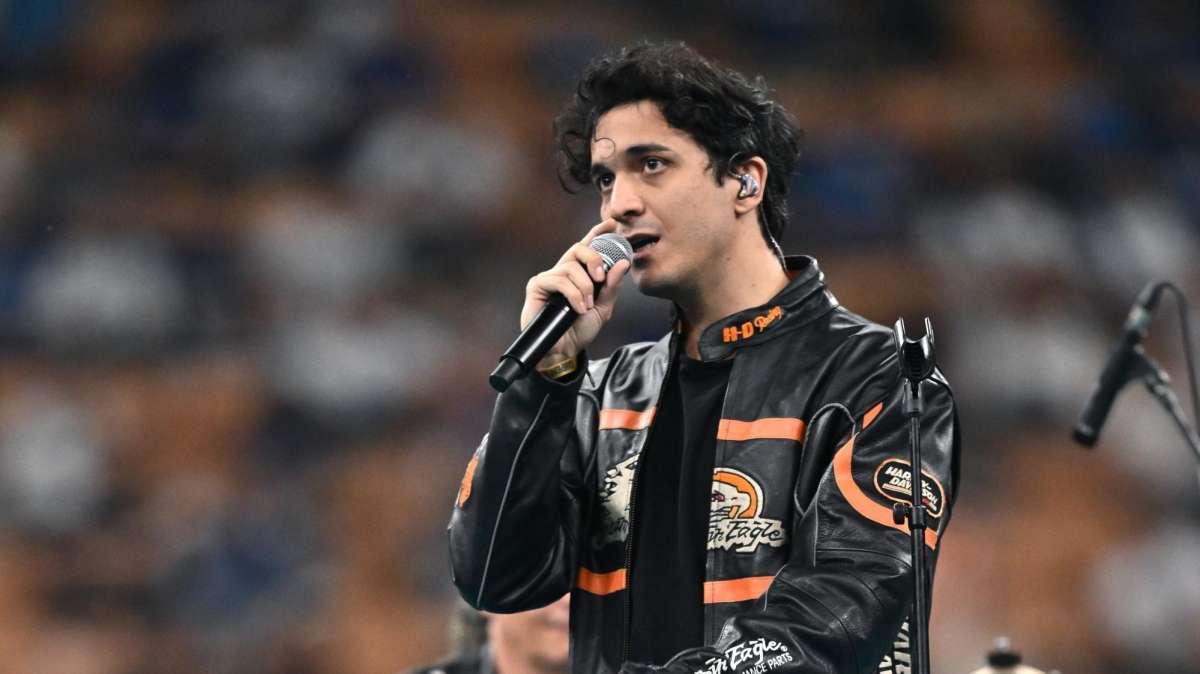 Tananai canta per gli Azzurri alla vigilia di Spagna-Italia