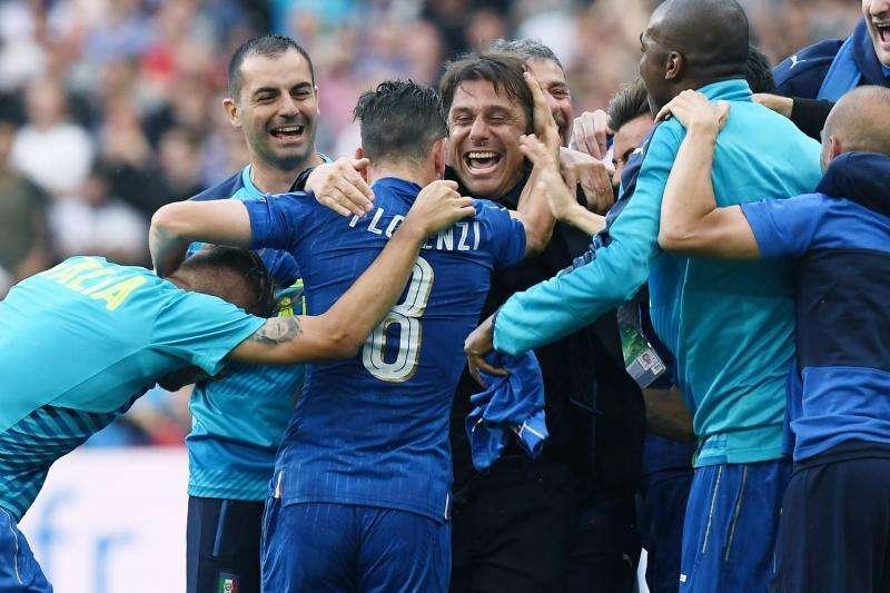 Retroscena Italia: applausi per Conte nello spogliatoio