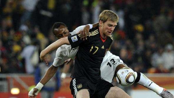 Germania, stagione a rischio per Mertesacker