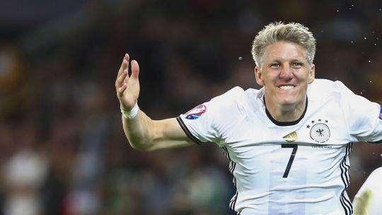 VIDEO - Germania, Schweinsteiger insegue Klose