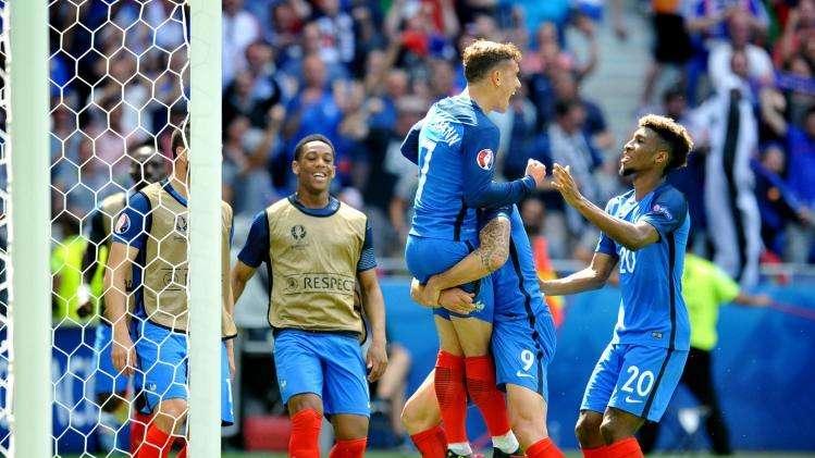 Griezmann salva la Francia: l'Irlanda fa paura, poi si desta Le Petit Diable e finisce 2-1. Ma quanta fatica