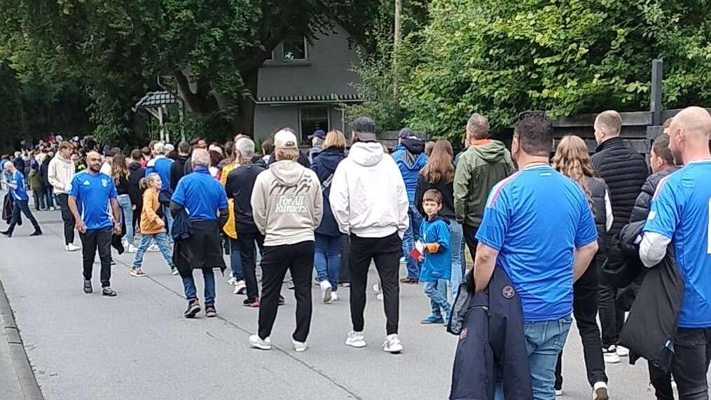 LIVE TE - Tutto pronto per il primo allenamento dell'Italia. L'entusiasmo dei 4000 tifosi azzurri (VIDEO)