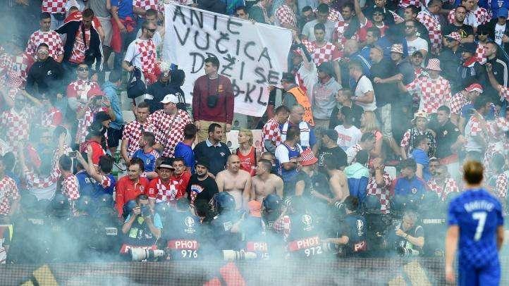 Croazia, ecco la decisione della UEFA: 100mila euro di multa e divieto di vendita dei biglietti