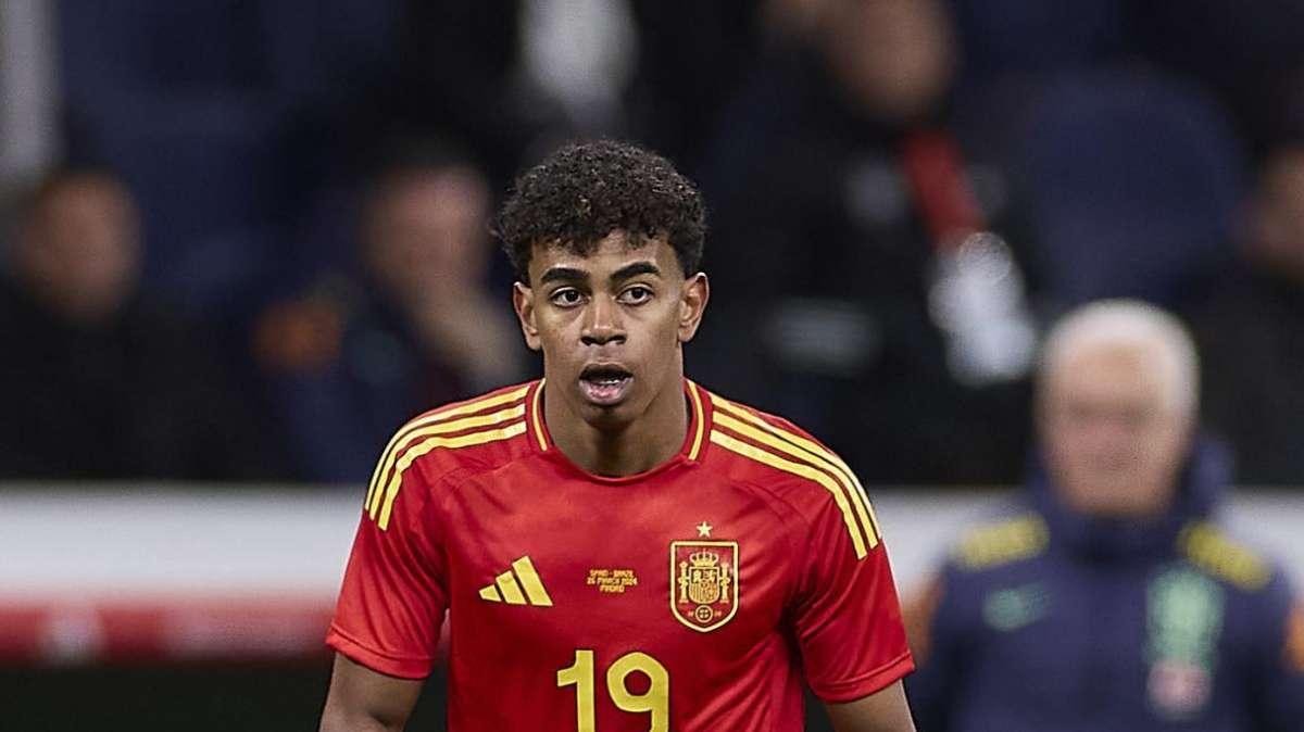 Spagna, offerta mostruosa del PSG per Yamal: il Barcellona si tiene stretto il gioiello