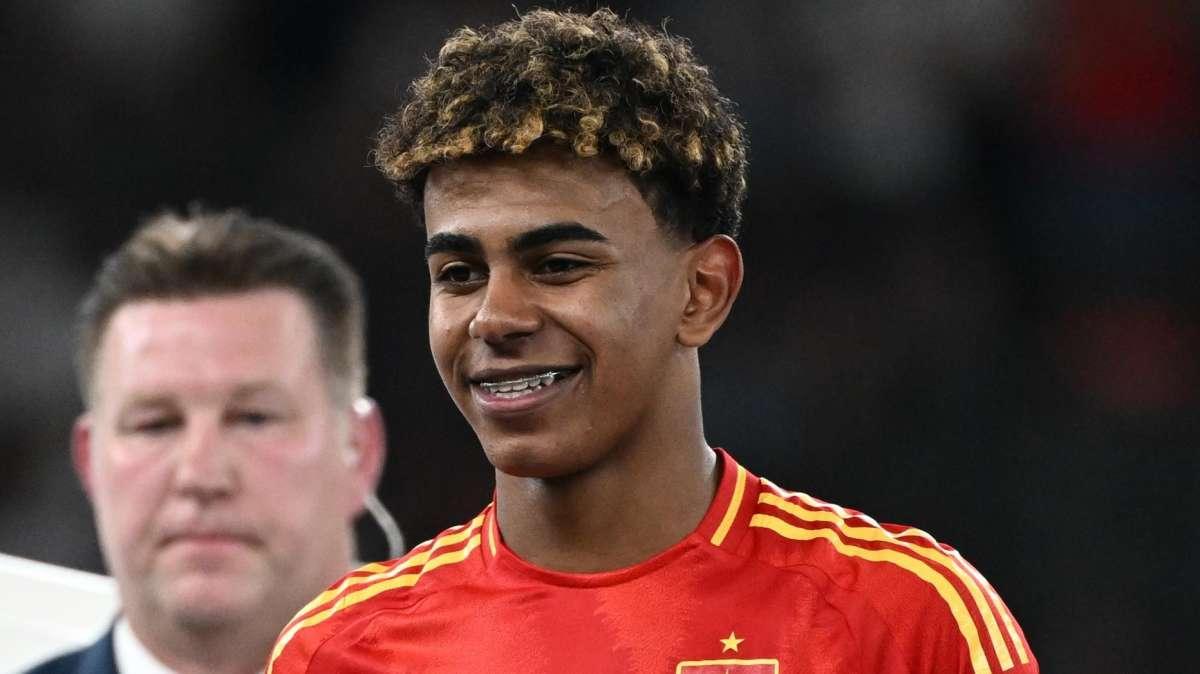Spagna, Yamal e Nico Williams si sfidano a 'sasso, foglia e forbice': chi vince tiene la coppa