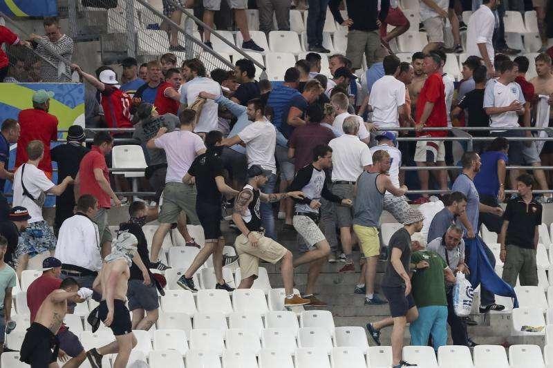 Euro 2016, altro allarme-terrorismo: dodici fermi, progettavano un attentato per Belgio-Irlanda