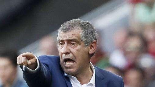 Portogallo, Santos: "CR7 migliore al mondo. Giochiamo male? Le altre favorite, noi in finale. E i capelli di Quaresma sono un pezzo d'arte"