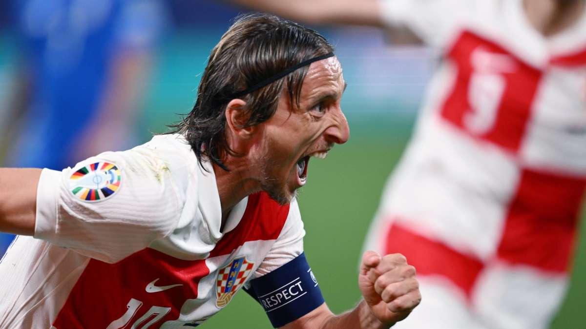 Croazia-Italia, scambio di maglie tra Modric e Fagioli