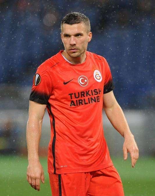 Germania, un gesto di Low suscita ilarità. E Podolski commenta: "Tutti lo facciamo ogni tanto..."