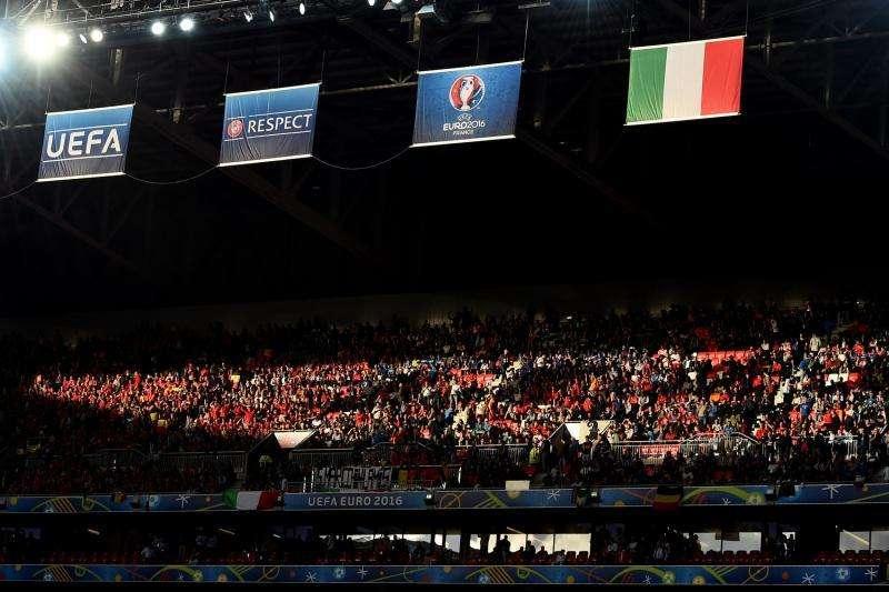 Incredibile a Lione: un tifoso del Belgio si addormenta e diserta la partita con l'Italia