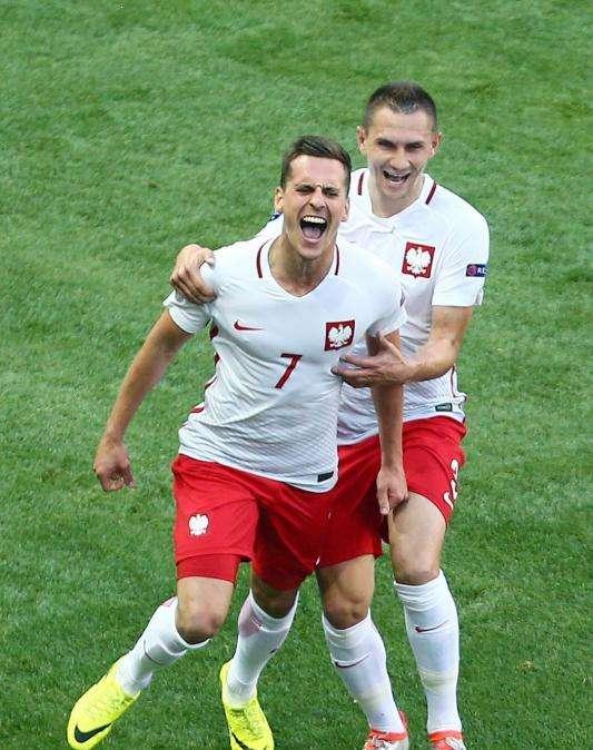 UFFICIALE - Polonia, il '94 Milik resta all'Ajax: beffato il Napoli