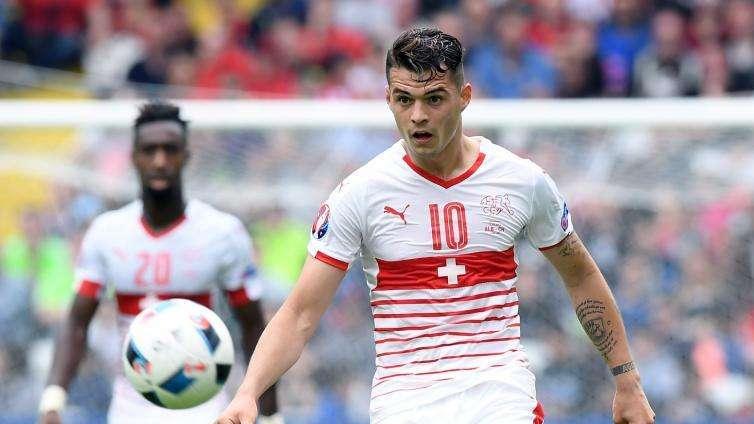 Svizzera, Xhaka: "Io e mio fratello giriamo l'80% dei nostri guadagni ai nostri genitori" 