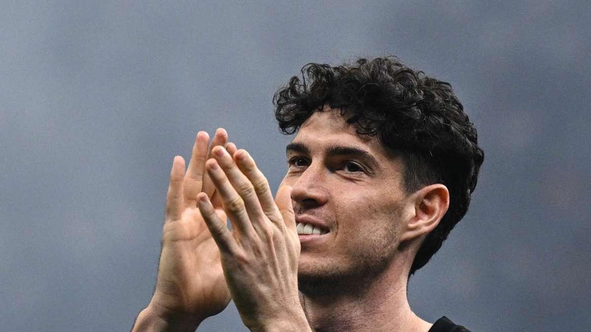 Mercato Inter, l'agente di Bastoni: "È felice e vuole restare"