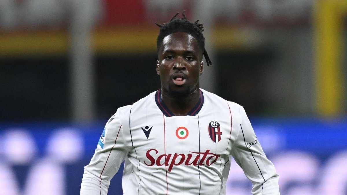Bologna, infortunio per Rowe: i tempi di recupero dell'attaccante