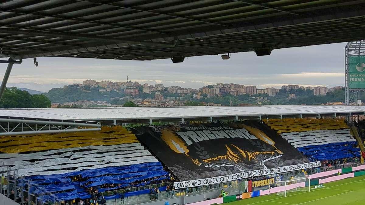 VIDEONOTIZIA - La coreografia della Curva Nord in Frosinone-Genoa