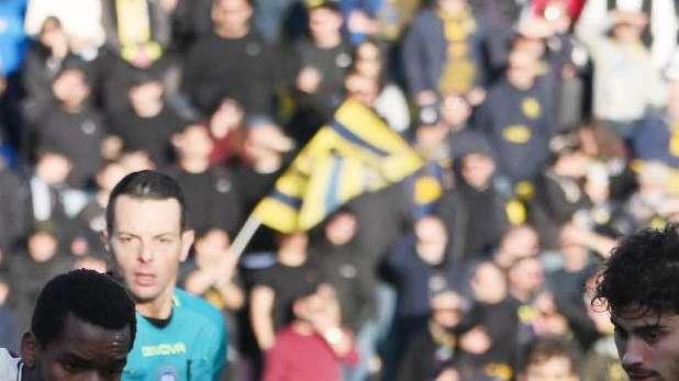 PAGELLE Frosinone-Mantova 2-1: Vural e Lusuardi in gol. Lucioni un muro