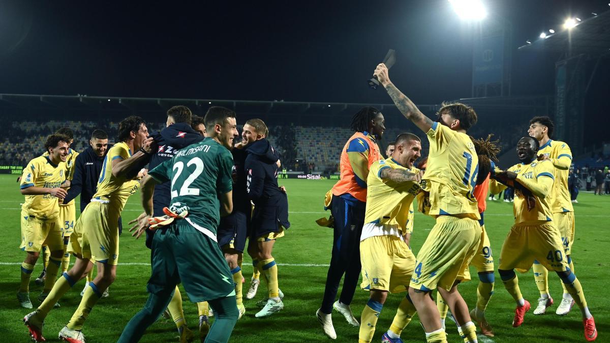 Frosinone-Lecce 5-1 è record storico: mai 5 gol in Serie A per i giallazzurri