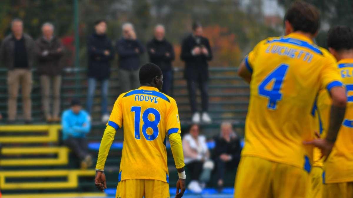 RIVIVI IL LIVE Primavera 1, Genoa-Frosinone 1-1: finita, a Befani risponde Carbone. Rodolfo para un rigore