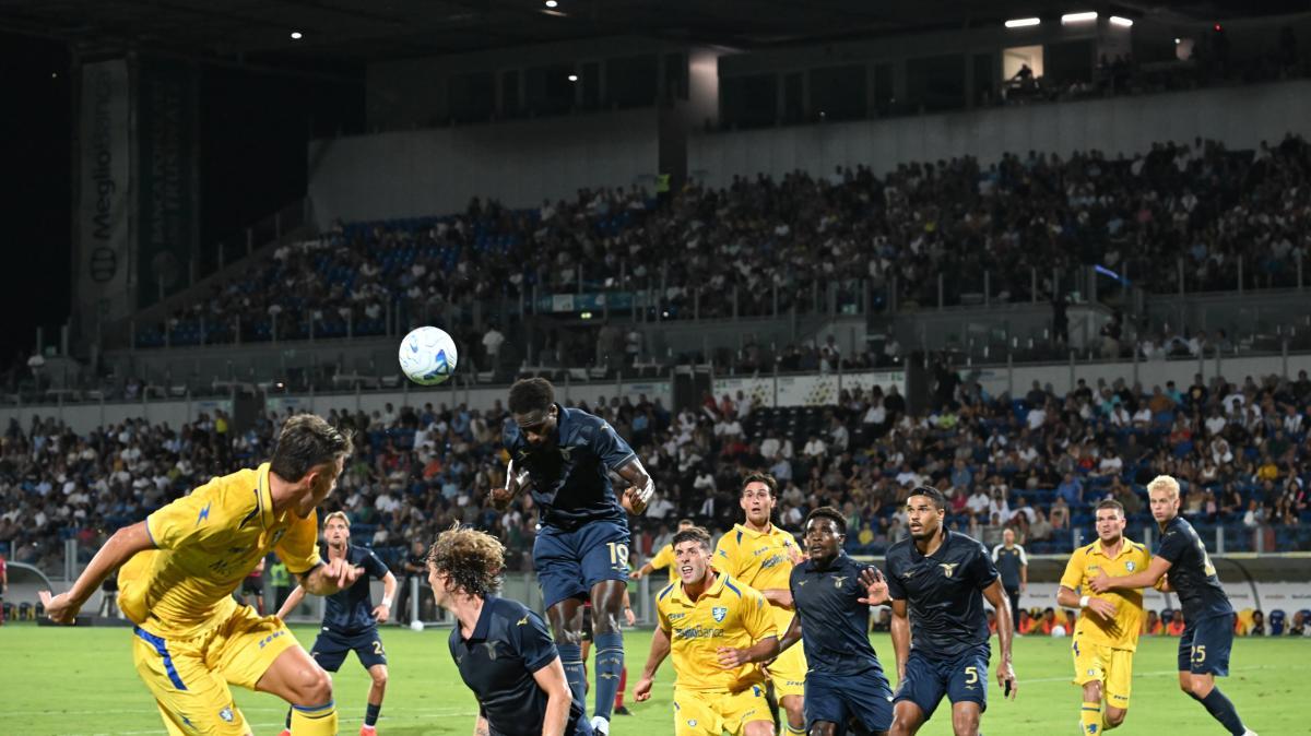 LIVE TF FROSINONE-LAZIO 1-1. Due minuti di recupero in questo primo tempo