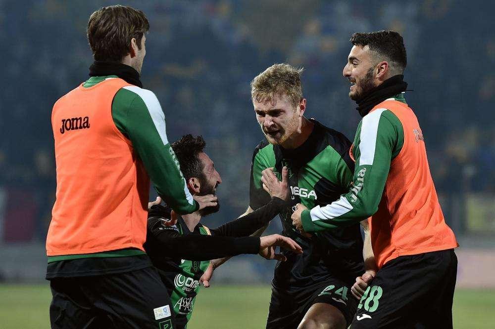 A Crotone il big match, brividi a Cosenza e Venezia